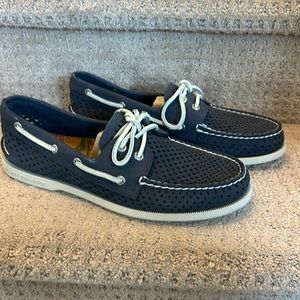 Men’s Size 9.5 Leather Topsider in Navy Blue